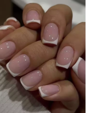 Faux ongles carrés courts